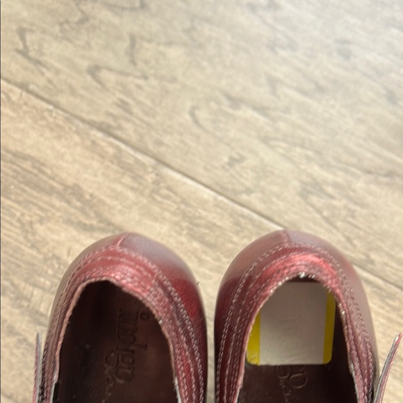 Clarks Burgundy Swirl Crossover Chunky High Heels Elegant and Versatile Sz 9.5 - Picture 13 of 13